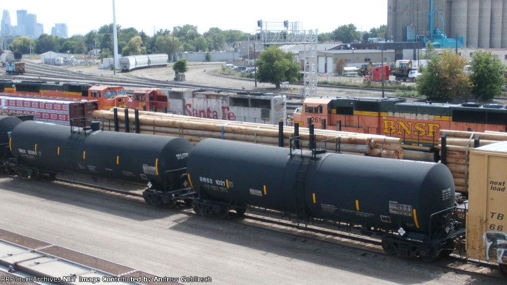 BRSX 1021, DBUX 250811 & BNSF 261